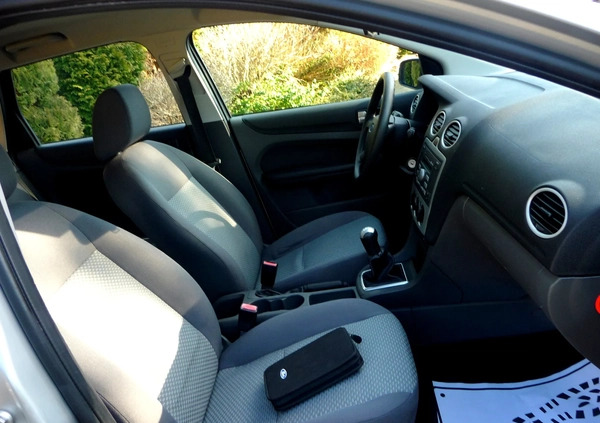 Ford Focus cena 7900 przebieg: 228000, rok produkcji 2005 z Września małe 742